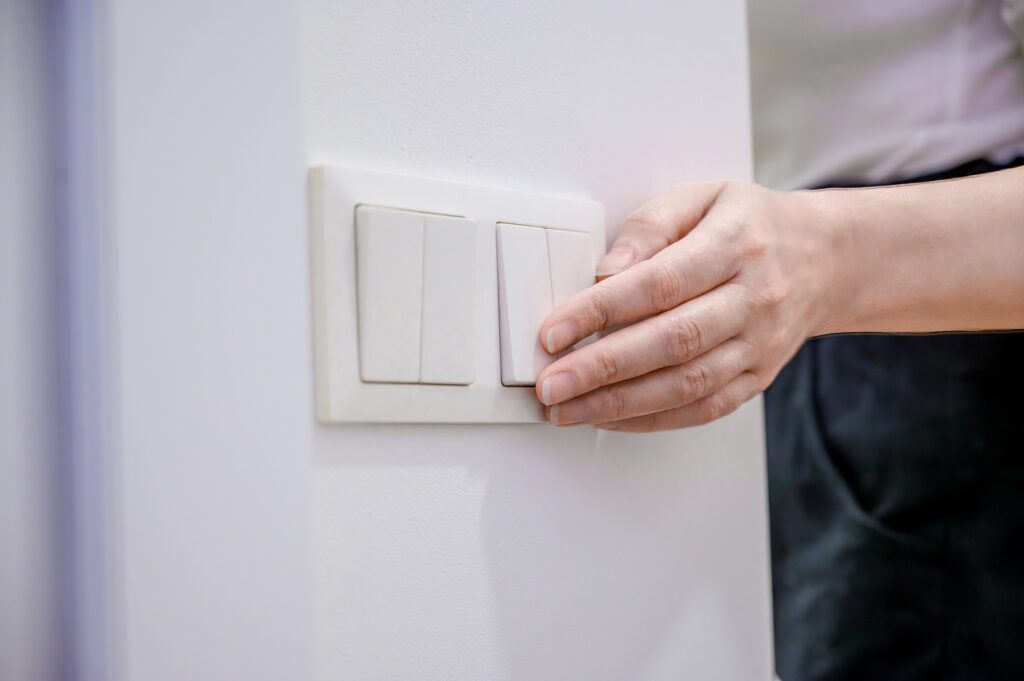 Lichtschalter als Maßnahme zur Einsparung | Heizölpreise Mannheim