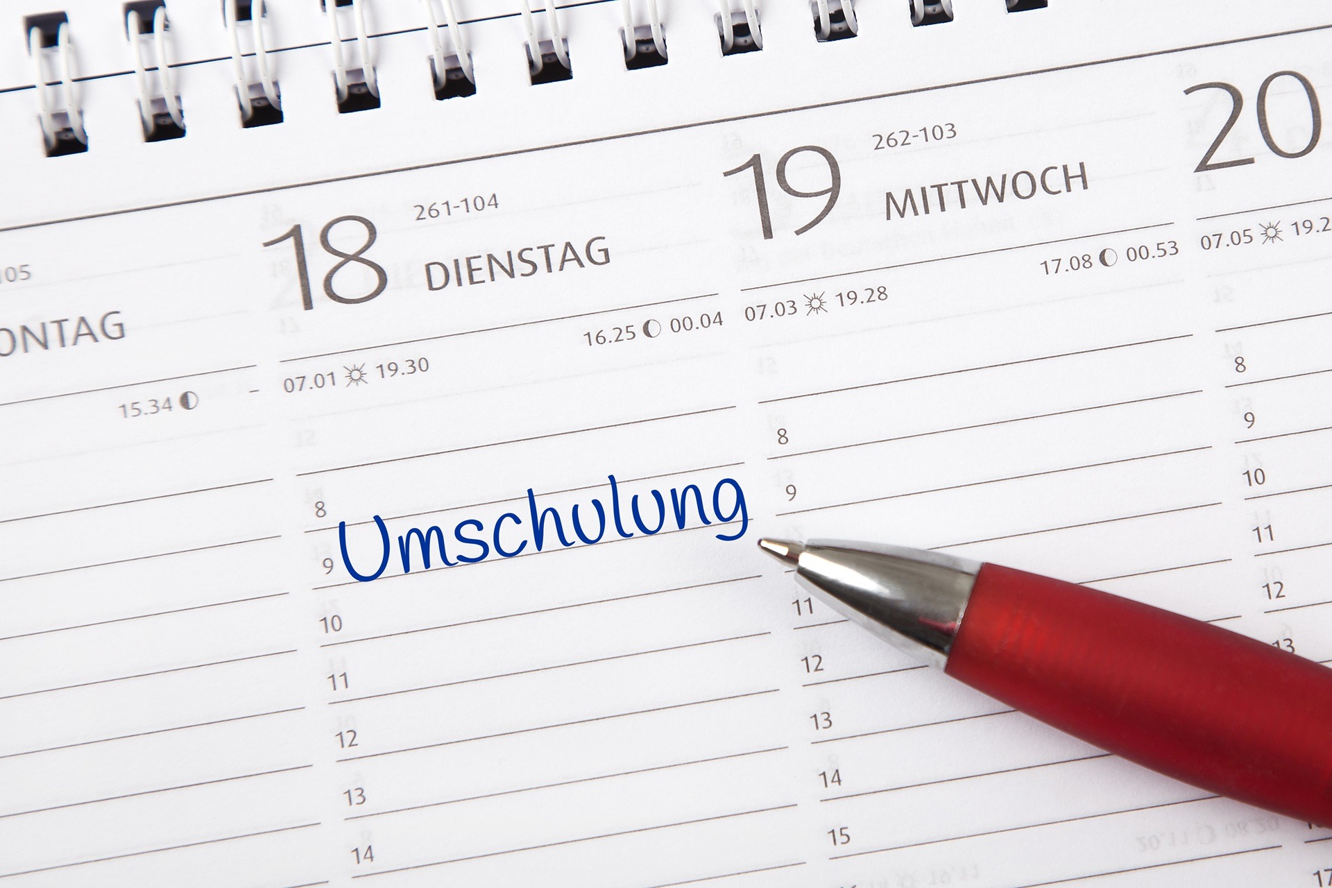 Kalendereintrag Umschulung mit Kugelschreiber | Pflegehilfskraft Frankfurt

